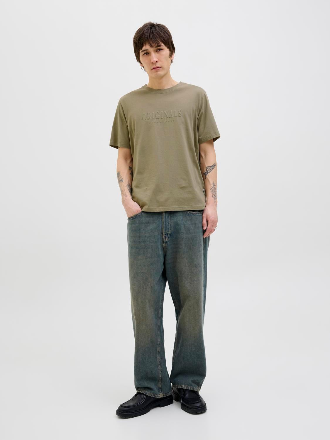 model_shot-front_full